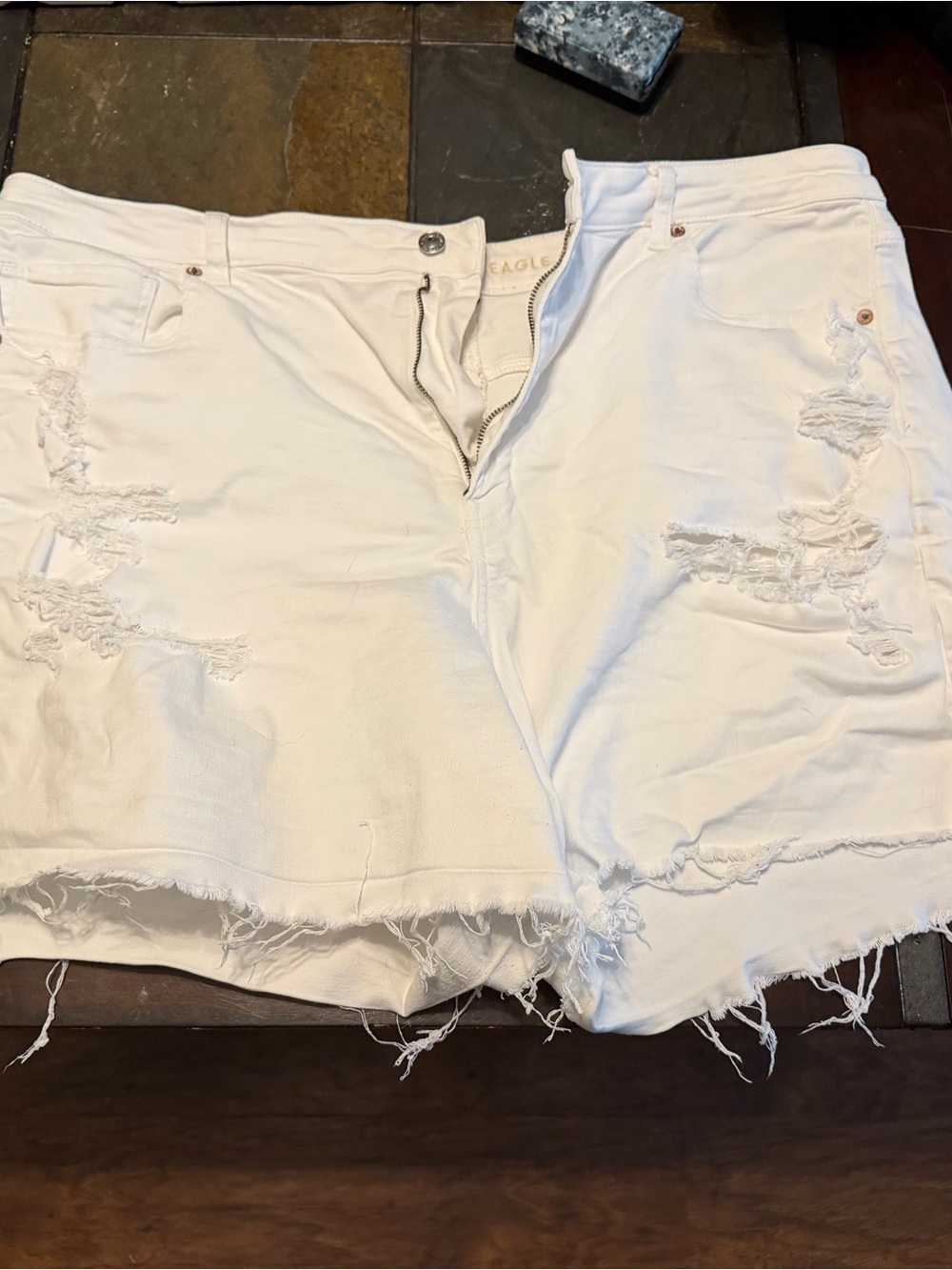 American Eagle Outfitters White High-Rise Distressed Denim Shorts size 22